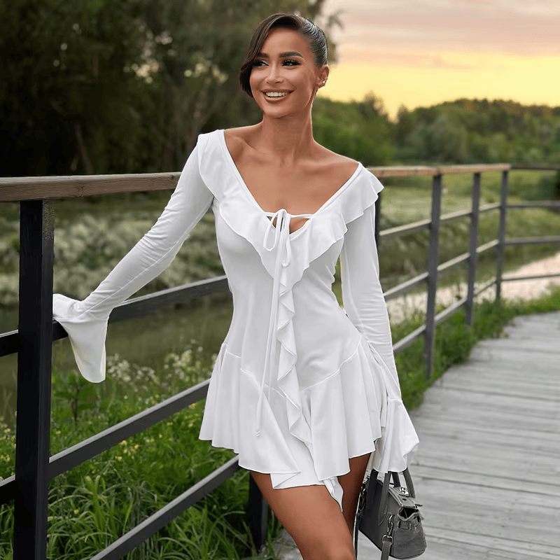 BlingyCharm – letnia sukienka z zalotnym wycięciem